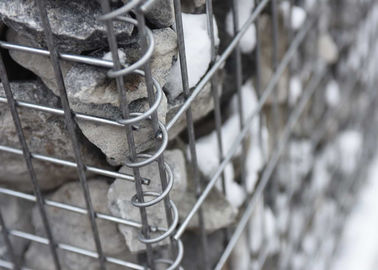 Il gabbione galvanizzato immerso caldo del muro di sostegno ingabbia la resistenza della corrosione