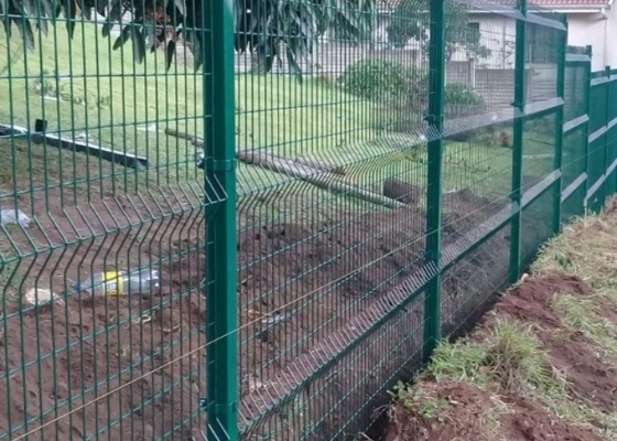 la cima di rotolo di larghezza di 3m Mesh Fencing Dark Green Pvc ha ricoperto per sicurezza e la segretezza
