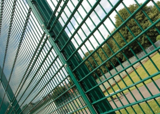 Il PVC verde ha ricoperto la doppia recinzione della cima di rotolo del ciclo moderna