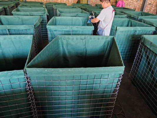 Barriere difensive ripiegabili in filo zincato riempite di sabbia e terra con polipropilene non tessuto e design impilabile