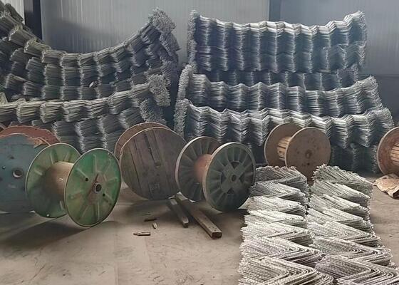 Griglia di protezione da cadute di roccia leggera che offre un'installazione e una manutenzione facili, garantendo al contempo la massima protezione dalle cadute di roccia